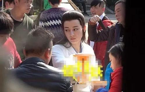 女扮男装吃瓜,吃瓜群众眼中的别样风采