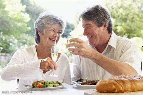 无齿老人吃瓜神器,轻松享用夏日清凉瓜果的神奇神器