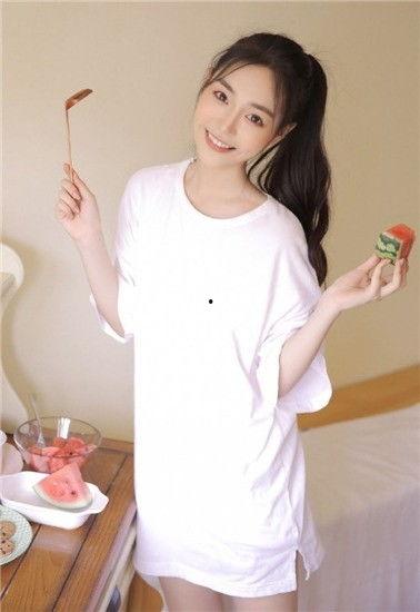 写真女吃瓜
